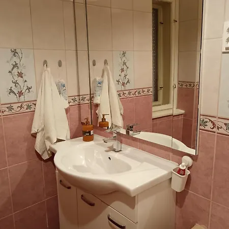 Room Apartment *