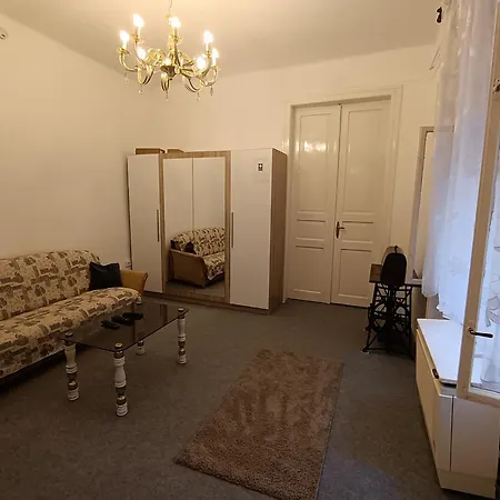 Room Apartment Apartment *