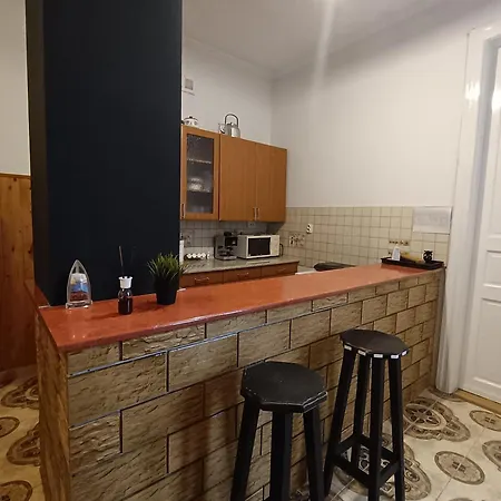 Room Apartment *