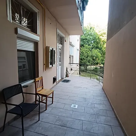 Room Apartment *